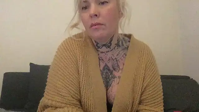 Snapshot of blondy40 chatting on 22, 2, 2025 blondy40 online show from 22, 2, 2025