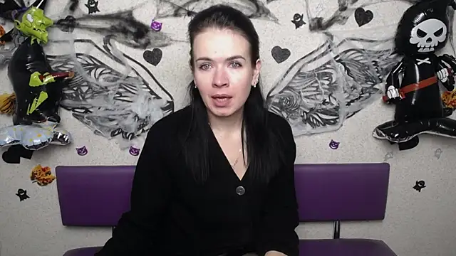 JasmineKouch online show from 18, 10, 2025