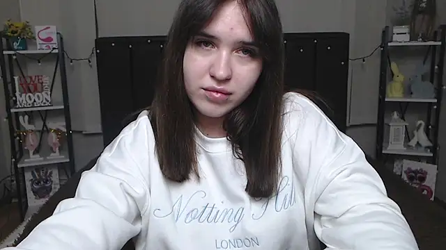 LauraHlot online show from 9, 2, 2025