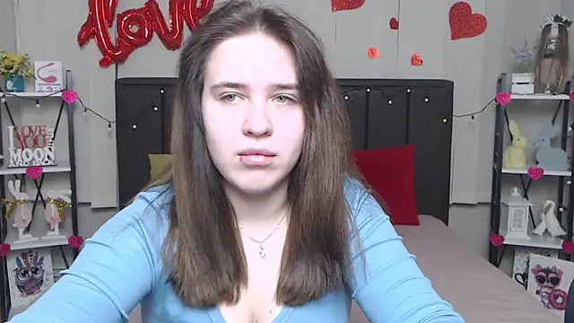 LauraHlot online show from 9, 3, 2025