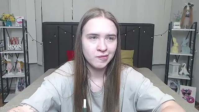 LauraHlot online show from 12, 9, 2025