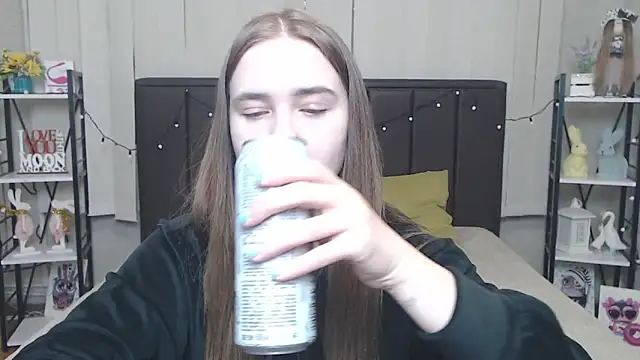 LauraHlot online show from 15, 9, 2025