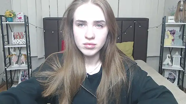 LauraHlot online show from 7, 10, 2025