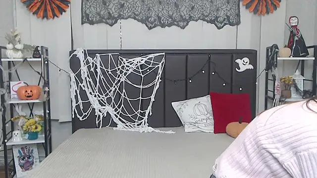 LauraHlot online show from 1, 11, 2025