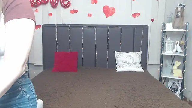 LauraHlot online show from 13, 5, 2026