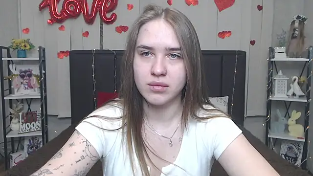 Snapshot of LauraHlot chatting on 19, 5, 2026 LauraHlot online show from 19, 5, 2026