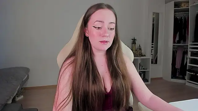 WalkingGirl online show from 27, 3, 2026