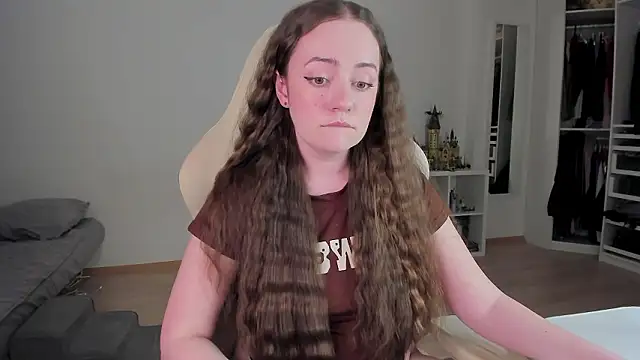 WalkingGirl online show from 28, 3, 2026