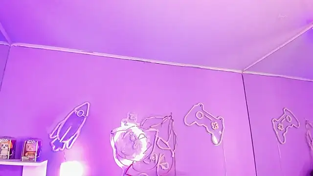 Camiila Osorio online show from 4, 2, 2026