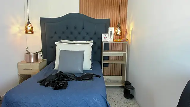 SARA STONE17 online show from 28, 9, 2025