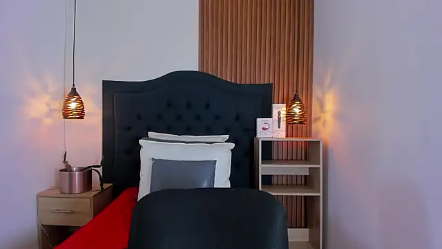 SARA STONE17 online show from 29, 9, 2025