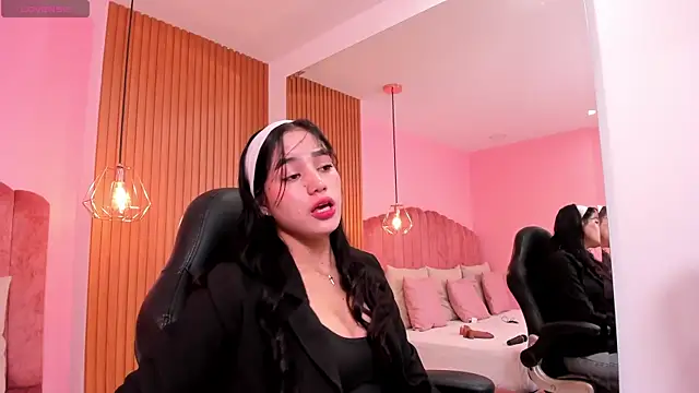 ariel jonees online show from 4, 2, 2025