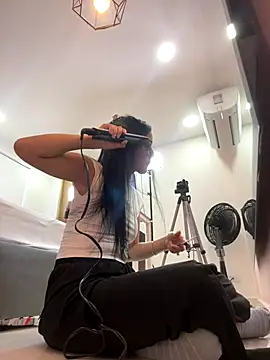 ariel jonees online show from 2, 12, 2025