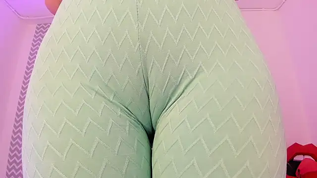 Snapshot of cloehonney chatting on 11, 9, 2025 cloehonney online show from 11, 9, 2025