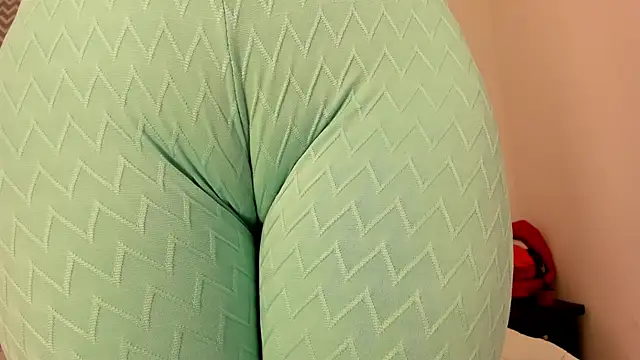 Snapshot of cloehonney chatting on 7, 10, 2025 cloehonney online show from 7, 10, 2025