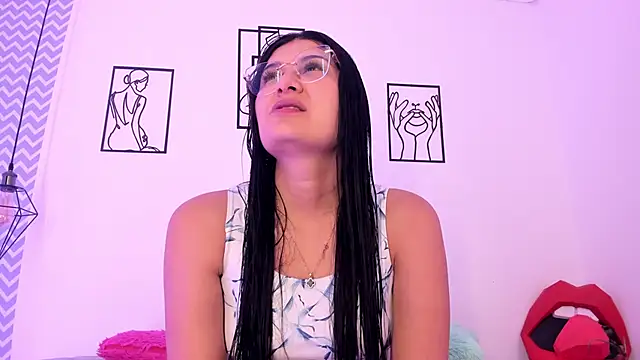 Snapshot of cloehonney chatting on 8, 10, 2025 cloehonney online show from 8, 10, 2025