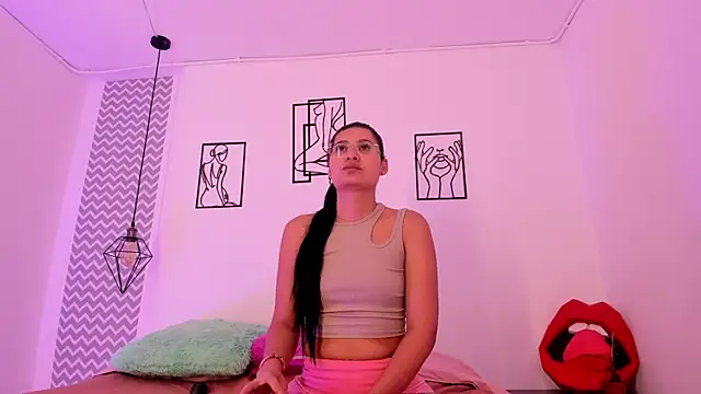 Snapshot of cloehonney chatting on 26, 10, 2025 cloehonney online show from 26, 10, 2025