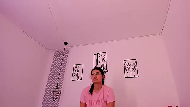 Snapshot of cloehonney chatting on 28, 10, 2025 cloehonney online show from 28, 10, 2025