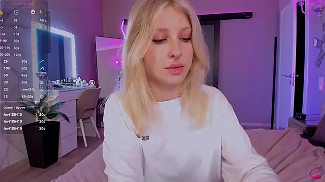 Snapshot of lilyvibe chatting on 8, 2, 2025 lilyvibe online show from 8, 2, 2025