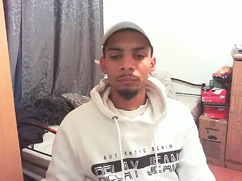 Snapshot of 29YOURZ_28_ chatting on 17, 9, 2025 29YOURZ 28  online show from 17, 9, 2025
