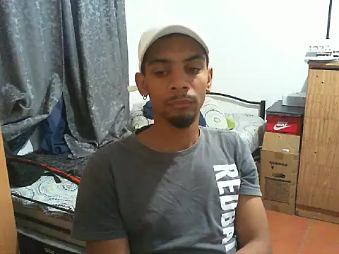 Snapshot of 29YOURZ_28_ chatting on 25, 9, 2025 29YOURZ 28  online show from 25, 9, 2025