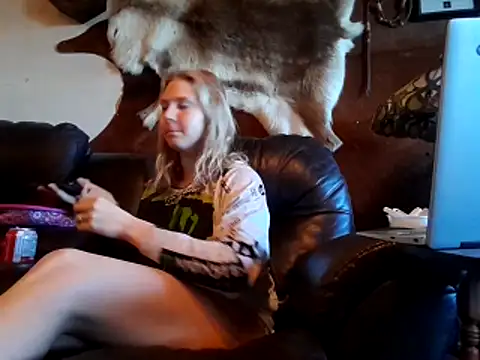 Snapshot of Ryan_and_Aurora chatting on 20, 4, 2026 Ryan and Aurora online show from 20, 4, 2026
