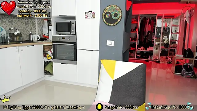 Snapshot of AmySuperHeroes chatting on 17, 11, 2025 AmySuperHeroes online show from 17, 11, 2025