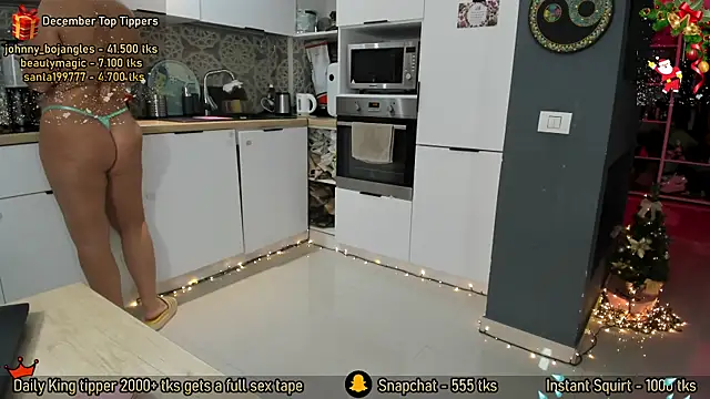 Snapshot of AmySuperHeroes chatting on 17, 12, 2025 AmySuperHeroes online show from 17, 12, 2025