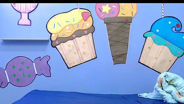 Snapshot of evaleribigtits18 chatting on 5, 12, 2025 evaleribigtits18 online show from 5, 12, 2025