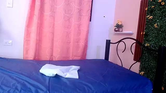 Snapshot of evaleribigtits18 chatting on 10, 1, 2026 evaleribigtits18 online show from 10, 1, 2026