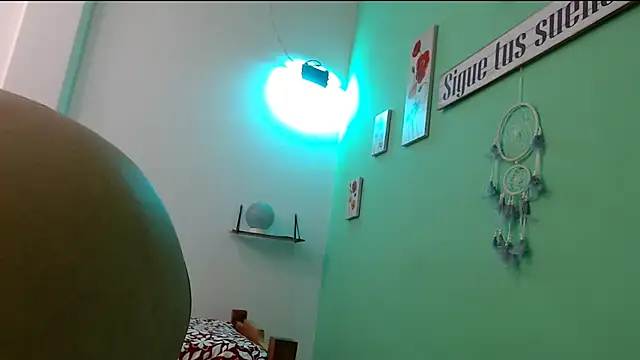 Snapshot of evaleribigtits18 chatting on 27, 4, 2026 evaleribigtits18 online show from 27, 4, 2026