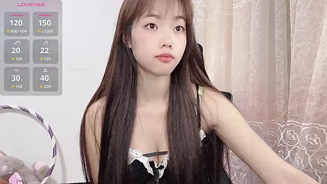 Snapshot of Lvy--v chatting on 1, 11, 2025 Lvy--v online show from 1, 11, 2025