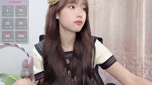 Snapshot of Lvy--v chatting on 17, 11, 2025 Lvy--v online show from 17, 11, 2025