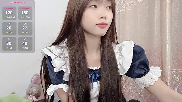 Snapshot of Lvy--v chatting on 18, 11, 2025 Lvy--v online show from 18, 11, 2025