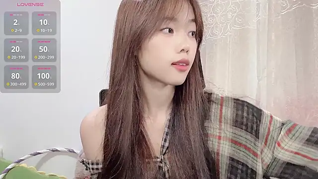 Snapshot of Lvy--v chatting on 27, 11, 2025 Lvy--v online show from 27, 11, 2025