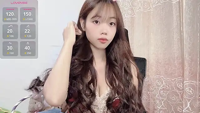 Snapshot of Lvy--v chatting on 29, 11, 2025 Lvy--v online show from 29, 11, 2025