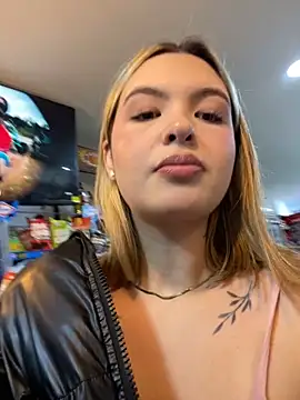 Snapshot of Odett_ chatting on 15, 10, 2025 Odett online show from 15, 10, 2025