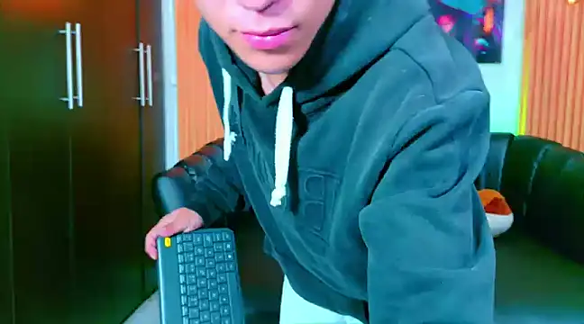 salvadorgomezx online show from 6, 2, 2025