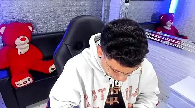 salvadorgomezx online show from 14, 2, 2025