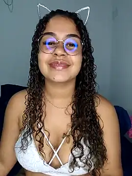 VitoriaFernandes online show from 22, 3, 2025