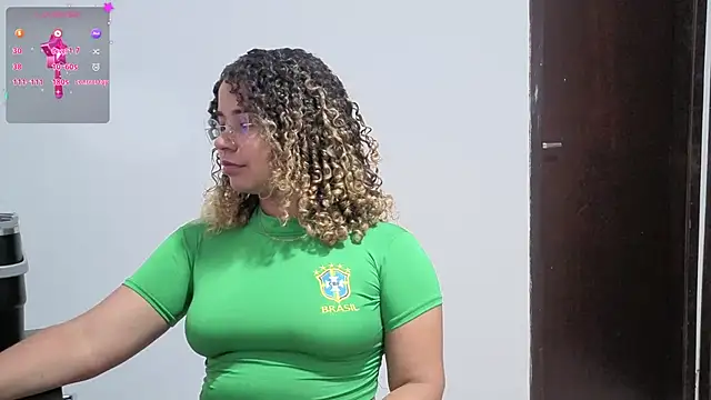 VitoriaFernandes online show from 15, 2, 2026