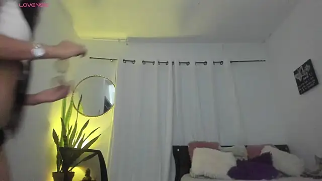 Snapshot of Sophie_sweett19 chatting on 15, 9, 2025 Sophie sweett19 online show from 15, 9, 2025