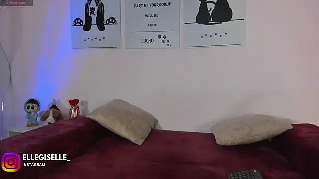 Snapshot of ElleGisellee chatting on 4, 2, 2026 ElleGisellee online show from 4, 2, 2026