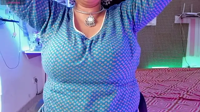 Gulabi Queen online show from 1, 3, 2025