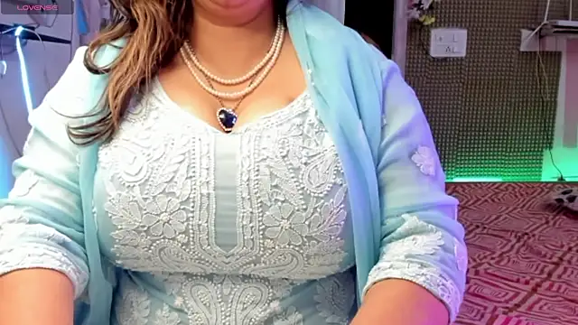 Gulabi Queen online show from 9, 3, 2025