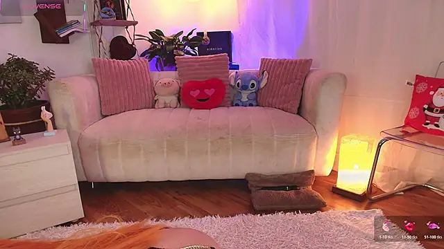 HANNAH LOVEE online show from 6, 11, 2025