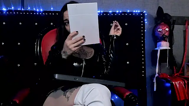 Snapshot of LusstCruella chatting on 6, 12, 2024 LusstCruella online show from 6, 12, 2024