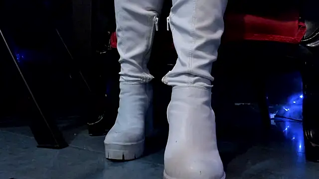 Snapshot of LusstCruella chatting on 7, 12, 2024 LusstCruella online show from 7, 12, 2024