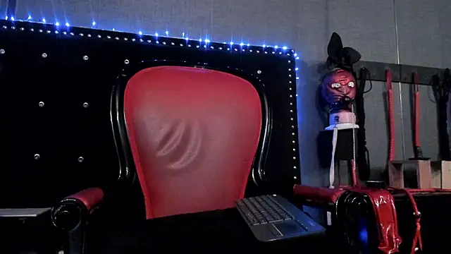 Snapshot of LusstCruella chatting on 7, 1, 2025 LusstCruella online show from 7, 1, 2025