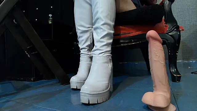 Snapshot of LusstCruella chatting on 2, 2, 2025 LusstCruella online show from 2, 2, 2025